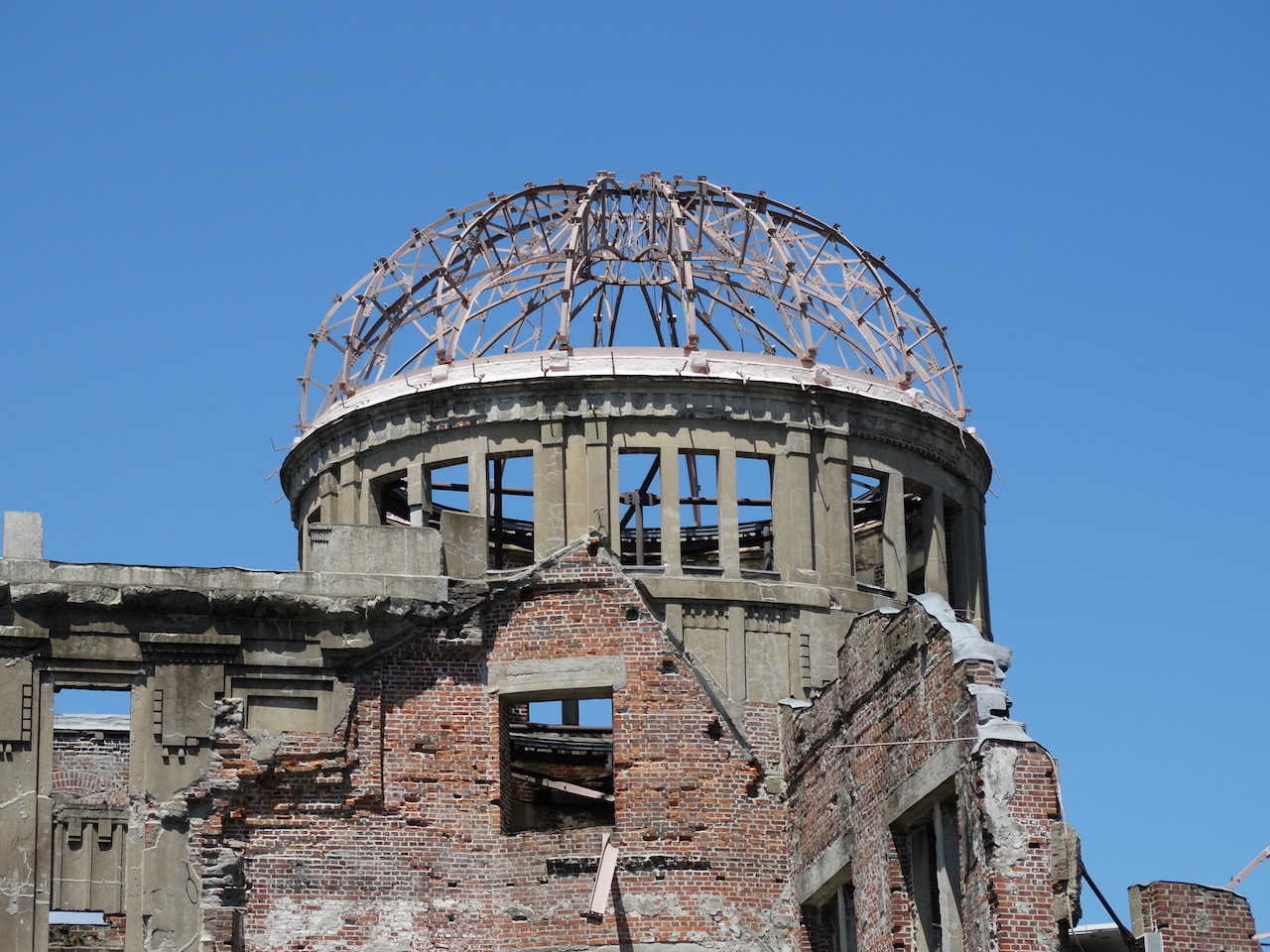 Atomic-Bomb-Dome-Guide-til-Hiroshima