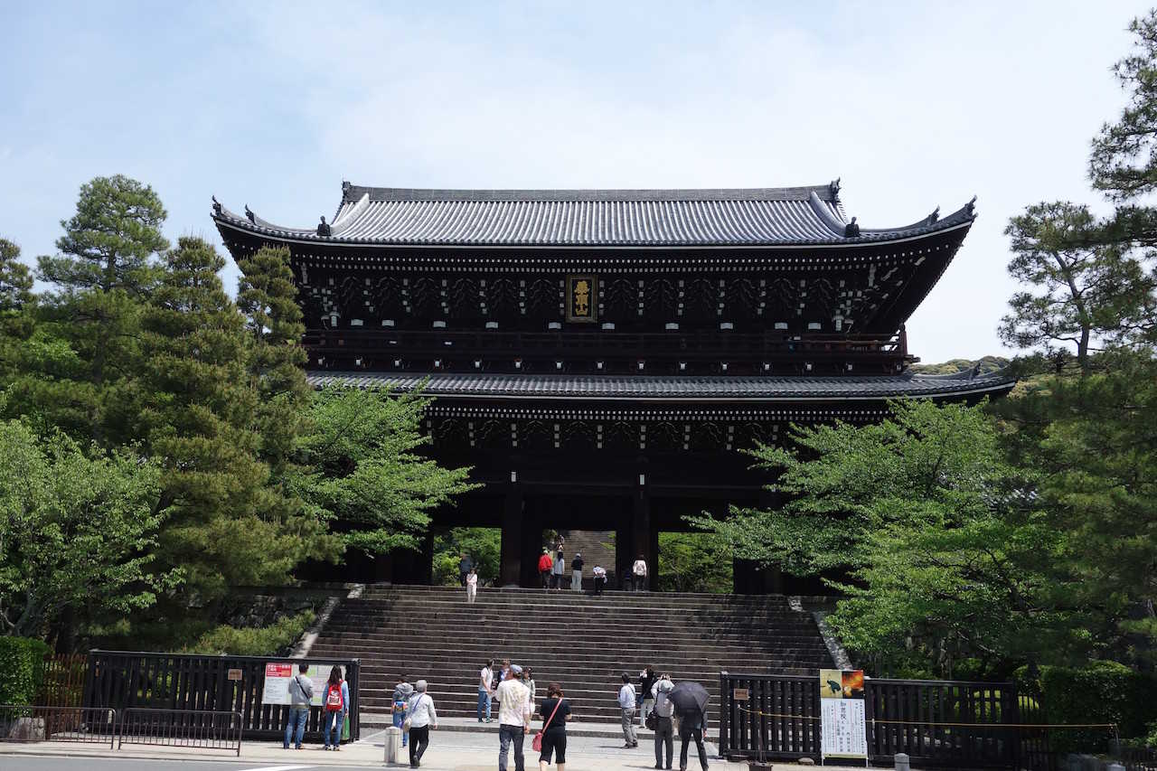Japansk-religion-Shion-in-templet