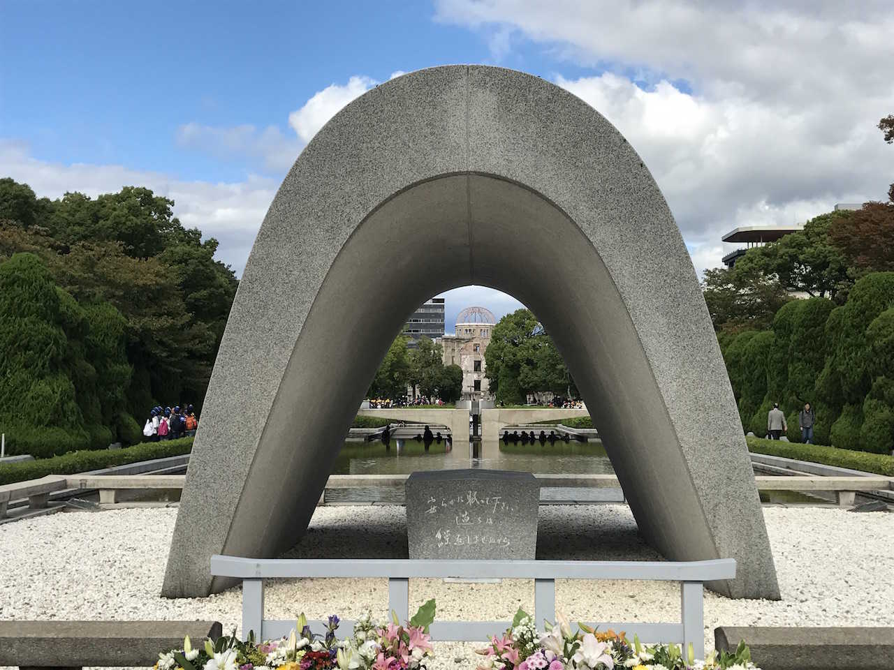 Memorial-Monument-for-Hiroshima-Guide-til-Hiroshima