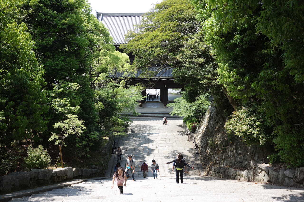 Trappen Sanmon porten i det Østlige Kyoto