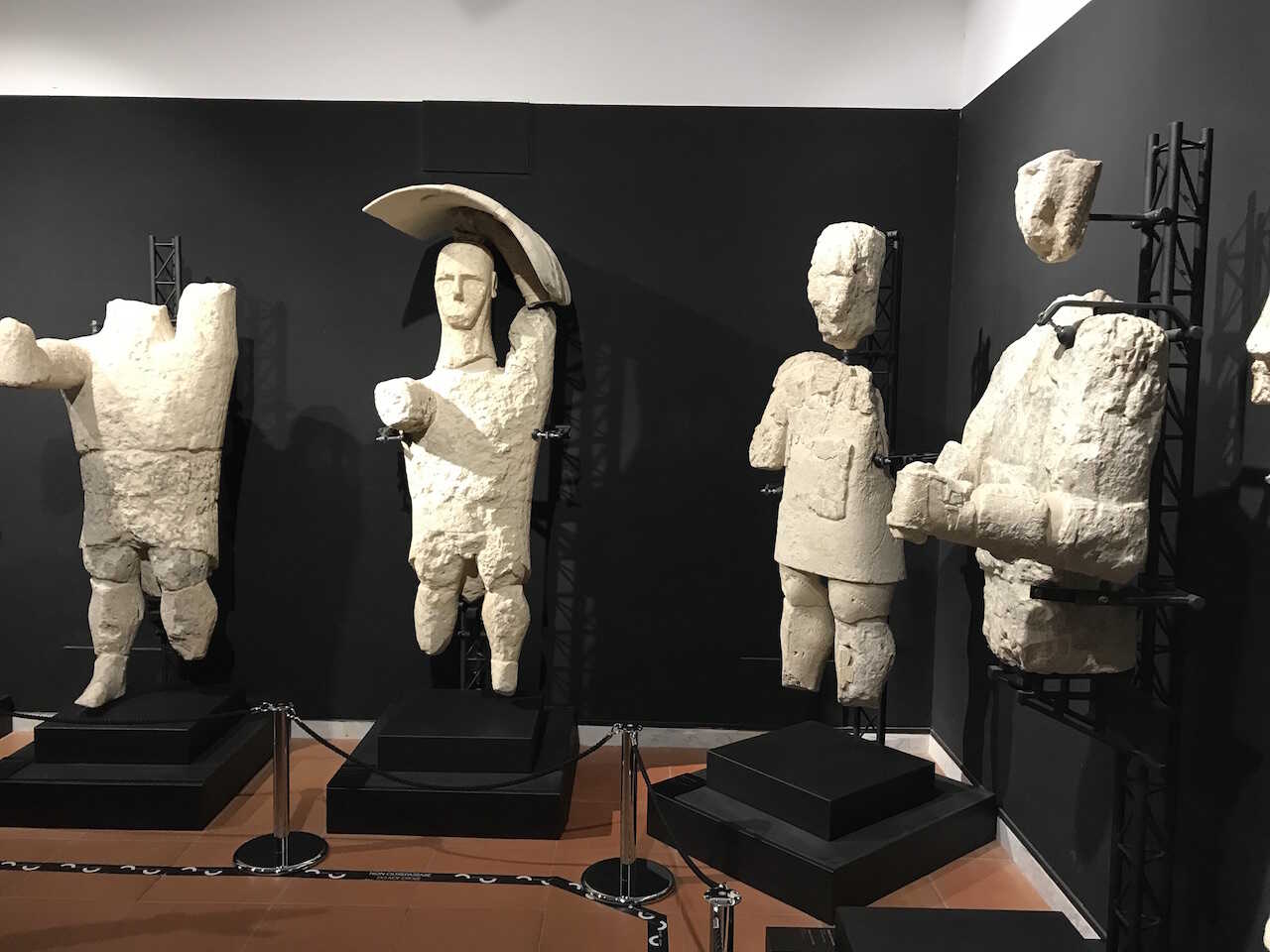 Giovanni Marongiu skulpturer - Oplevelser i det sydøstlige Sardinien