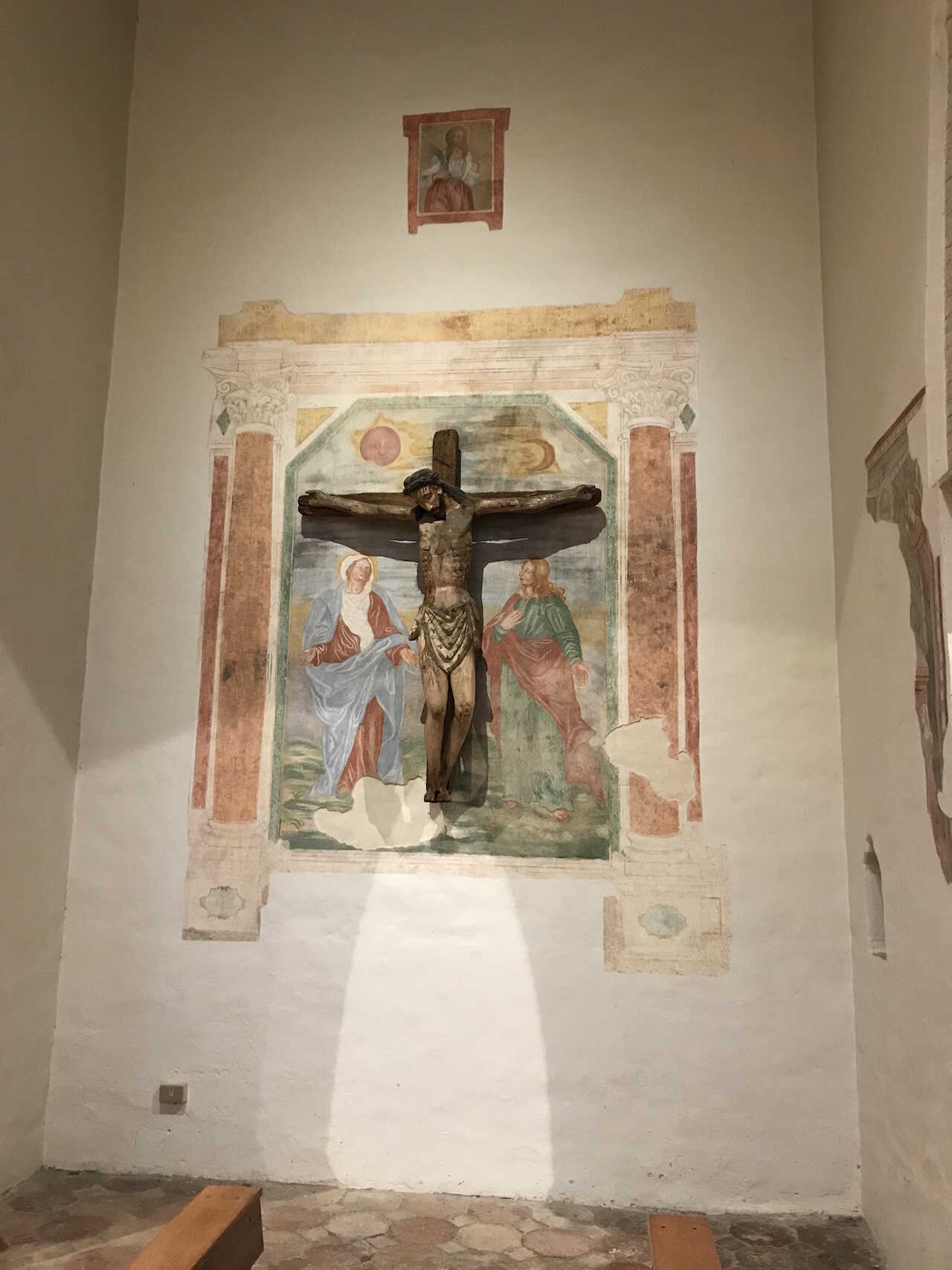 Kirken Chiesa - Santa Maria di Piano - Jesus på korset