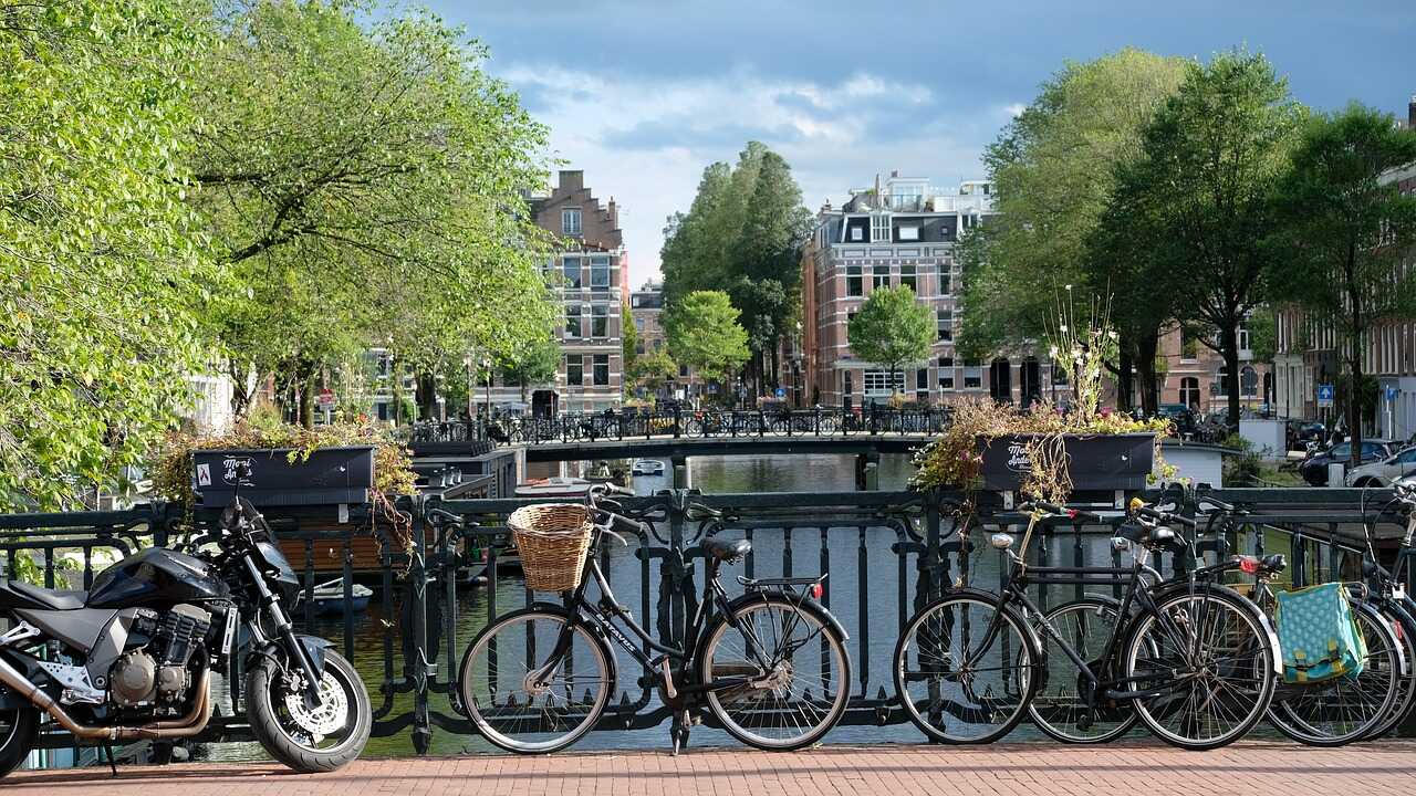 Udsigt til kanalerne - Tips til gode oplevelser i Amsterdam